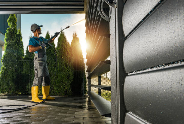 Best Pool Deck Cleaning  in Lake Lifornia, CA